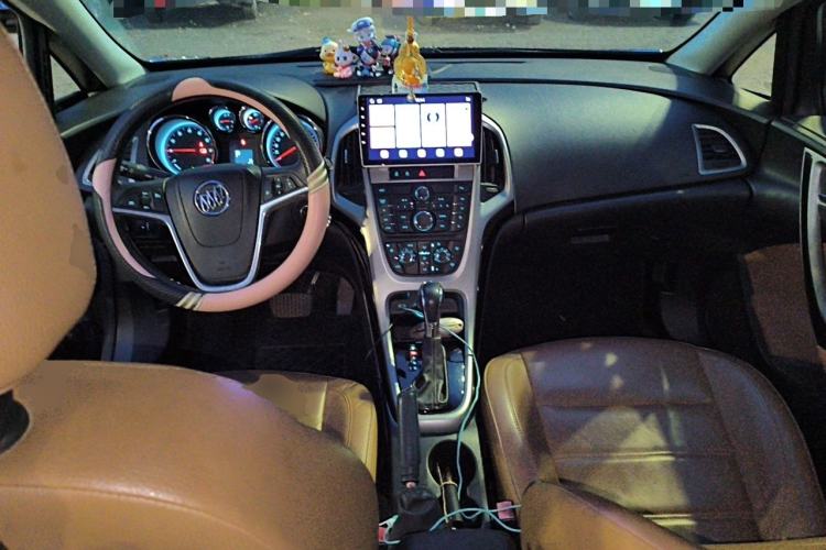 Used Buick GT 2013 GT 1.8L Automatic Fashion Edition Center Console