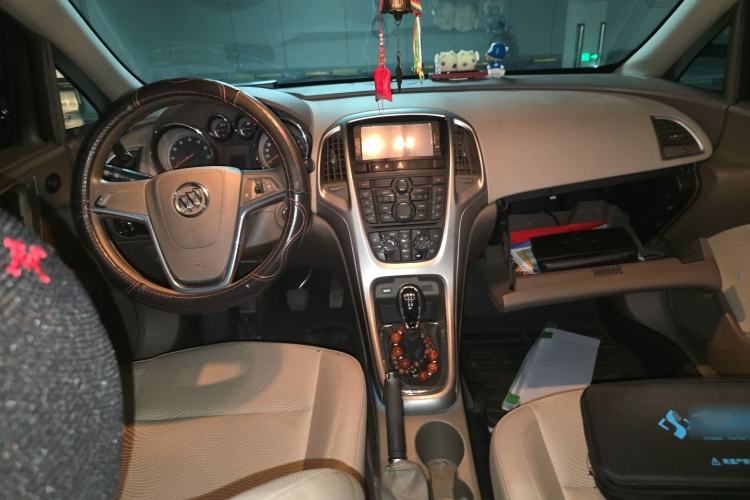 Used Buick GT 2013 GT 1.6L Manual Entry-Level Model Center Console
