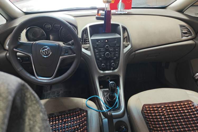 Used Buick GT 2013 GT 1.6L Manual Entry-Level Model Center Console