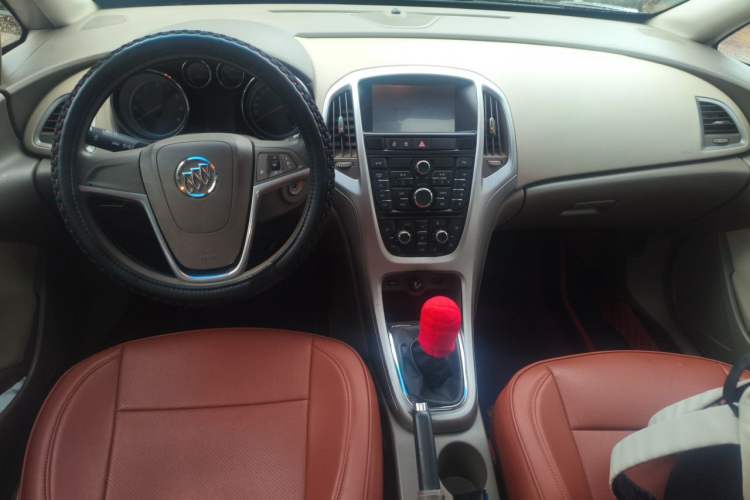 Used Buick GT 2013 GT 1.6L Manual Entry-Level Model Center Console