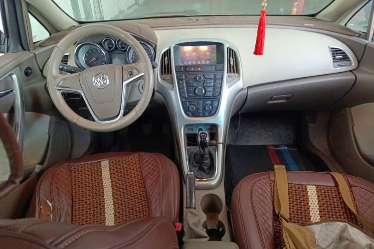 Used Buick GT 2013 GT 1.6L Manual Entry-Level Model Center Console