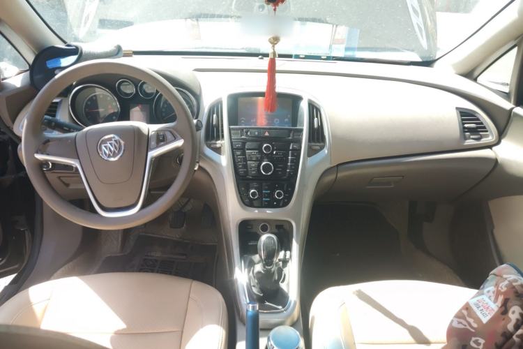 Used Buick GT 2013 GT 1.6L Manual Comfort Edition Center Console