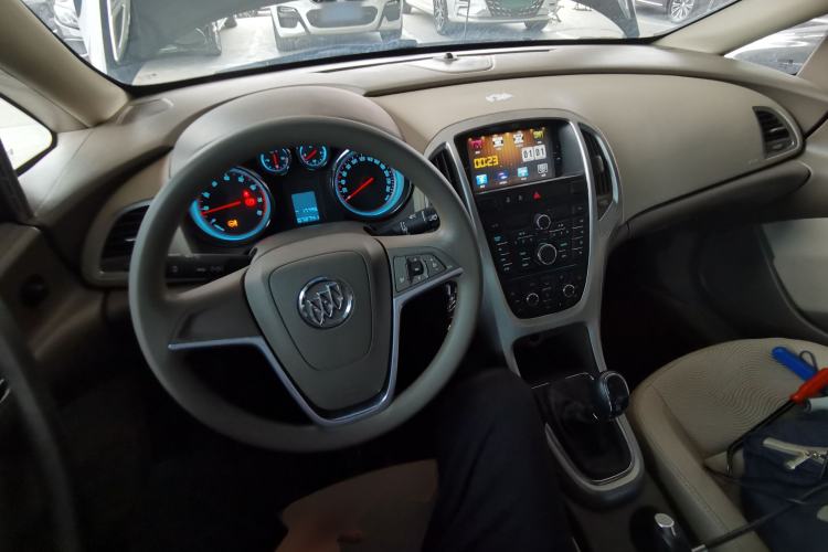 Used Buick GT 2013 GT 1.6L Manual Entry-Level Model Center Console