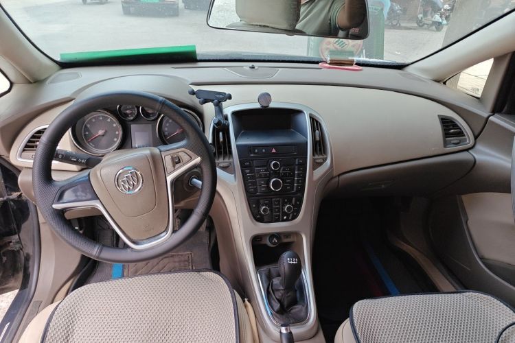 Used Buick GT 2013 GT 1.6L Manual Entry-Level Model Center Console