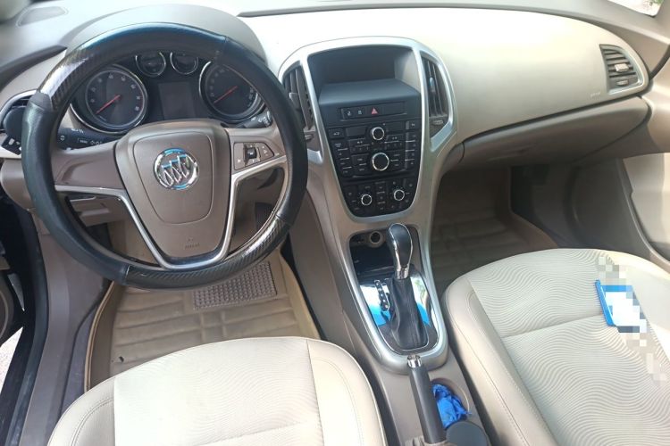 Used Buick GT 2013 GT 1.6L Automatic Fashion Edition Center Console