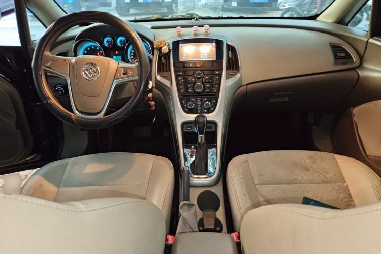 Used Buick GT 2013 GT 1.6L Automatic Fashion Edition Center Console