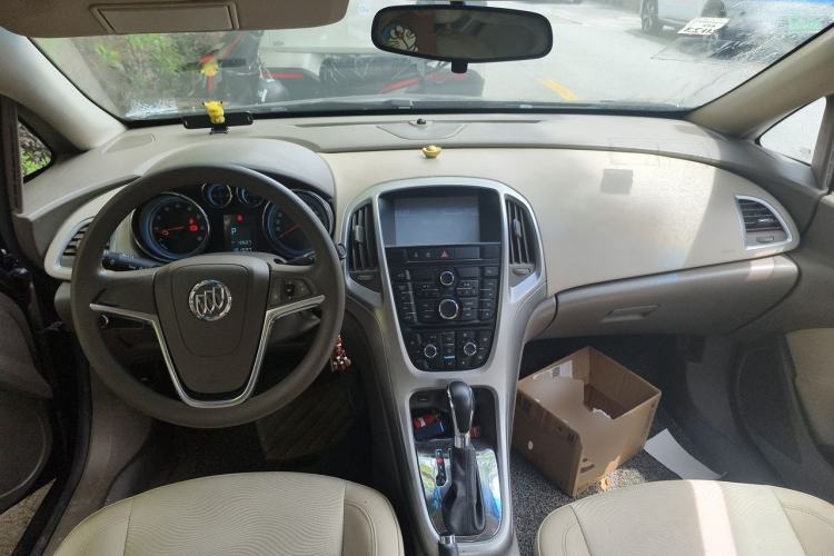 Used Buick GT 2013 GT 1.6L Automatic Fashion Edition Center Console
