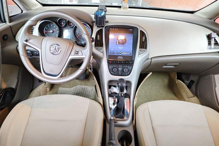 Used Buick GT 2013 GT 1.6L Automatic Comfort Edition Center Console