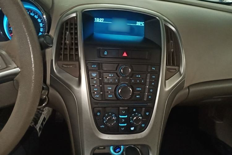 Used Buick GT 2013 GT 1.6L Automatic Fashion Edition Center Console