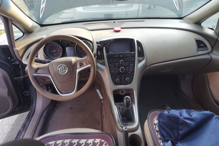 Used Buick GT 2013 GT 1.6L Manual Entry-Level Model Center Console