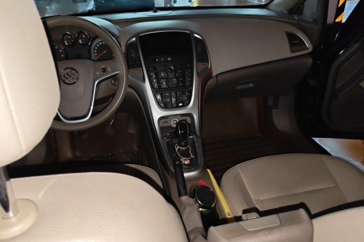 Used Buick GT 2013 GT 1.6L Manual Entry-Level Model Center Console