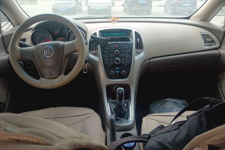 Used Buick GT 2013 GT 1.6L Manual Comfort Edition Center Console