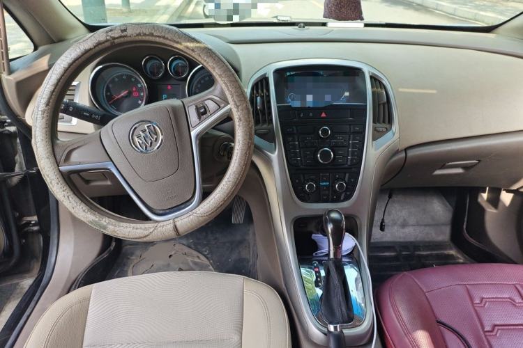 Used Buick GT 2013 GT 1.6L Automatic Fashion Edition Center Console