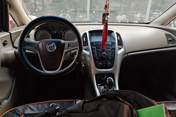 Used Buick GT 2013 GT 1.6L Manual Entry-Level Model Center Console