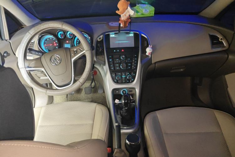 Used Buick GT 2013 GT 1.6L Manual Entry-Level Model Center Console