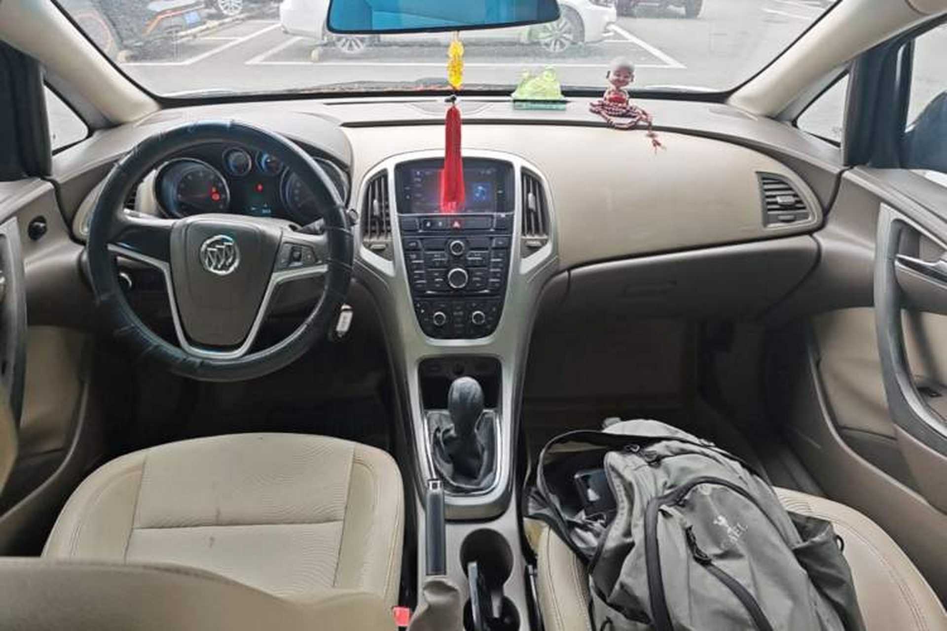 Used Buick GT 2013 GT 1.6L Manual Entry-Level Model Center Console