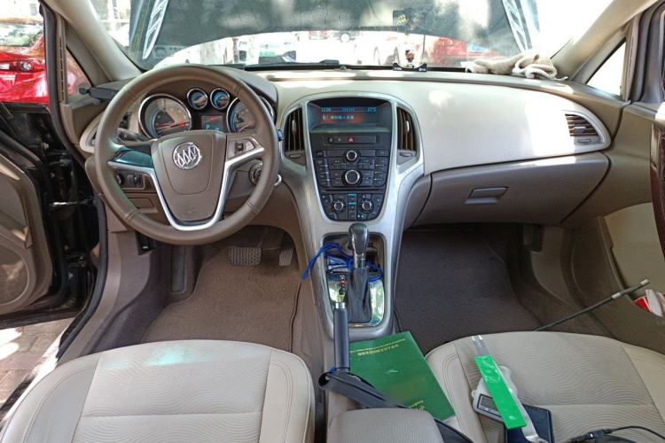 Used Buick GT 2013 GT 1.6L Automatic Fashion Edition Center Console