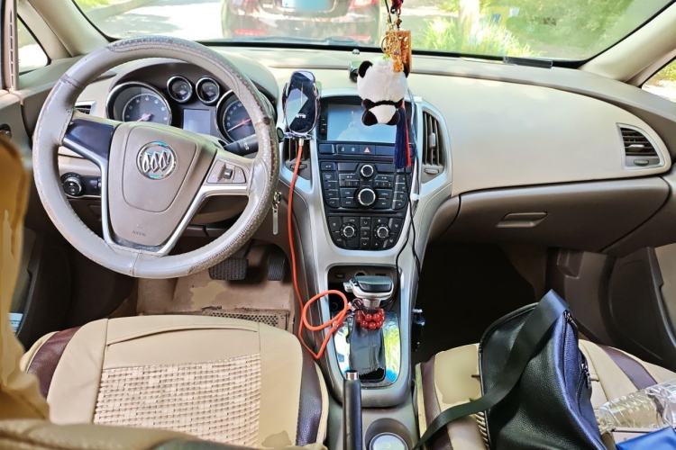 Used Buick GT 2013 GT 1.6L Automatic Fashion Edition Center Console
