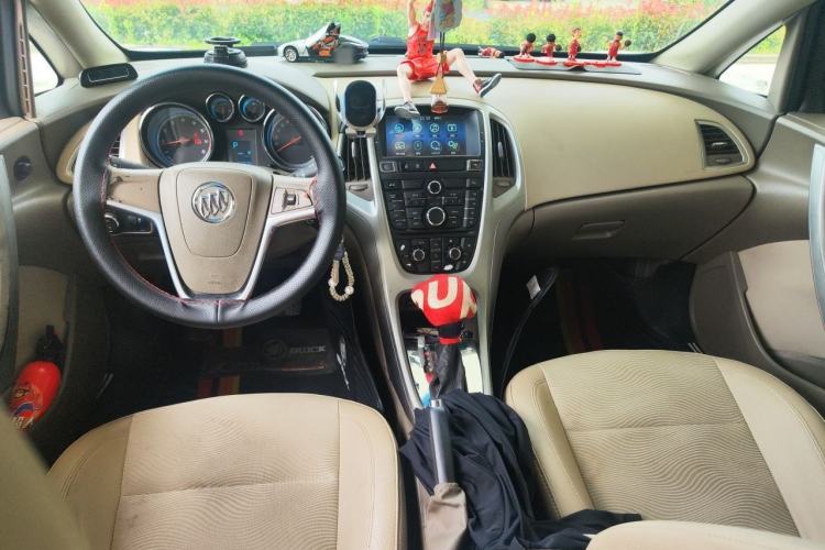 Used Buick GT 2013 GT 1.6L Automatic Fashion Edition Center Console