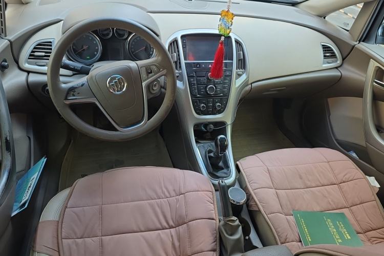 Used Buick GT 2013 GT 1.6L Manual Entry-Level Model Center Console