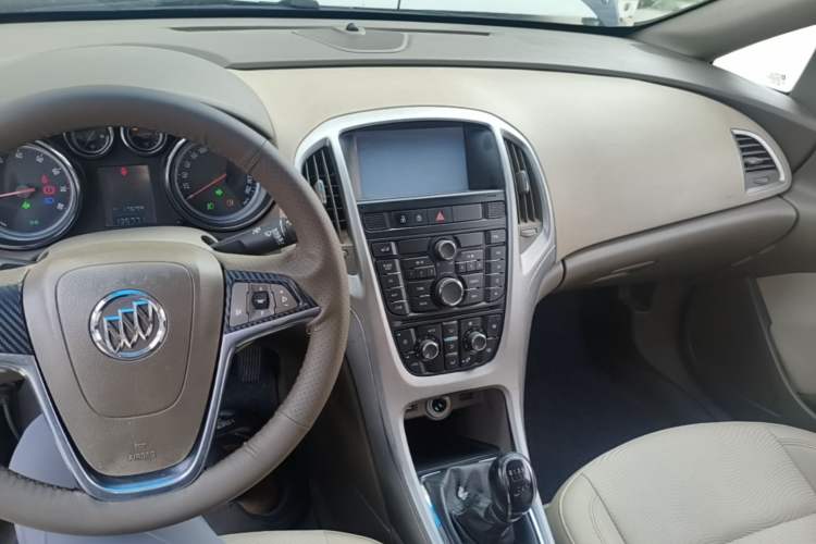 Used Buick GT 2013 GT 1.6L Manual Entry-Level Model Center Console