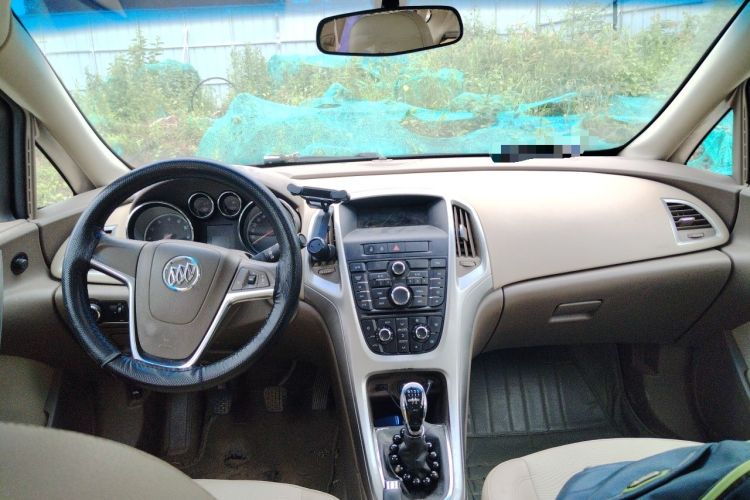 Used Buick GT 2013 GT 1.6L Manual Entry-Level Model Center Console