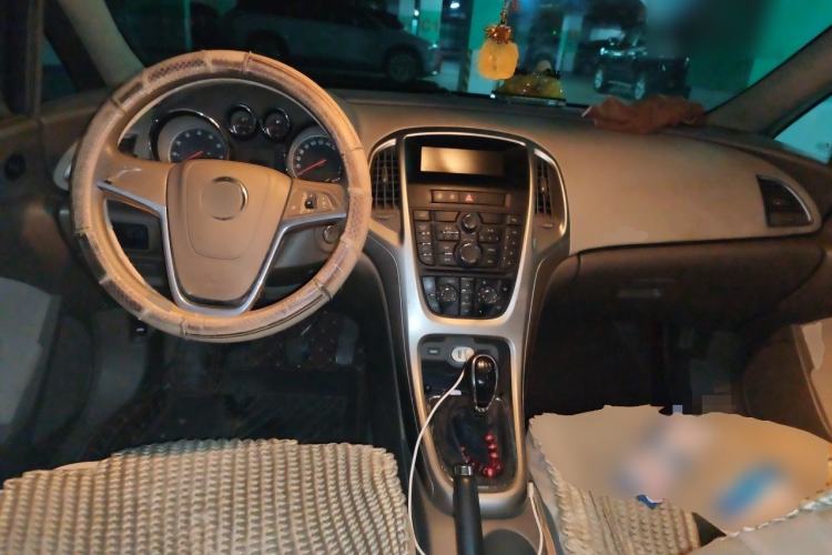 Used Buick GT 2013 GT 1.6L Manual Entry-Level Model Center Console