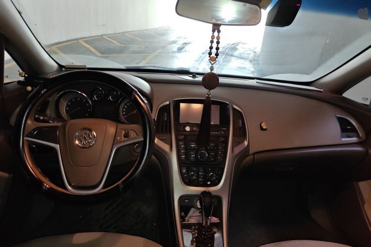 Used Buick GT 2013 GT 1.6L Automatic Fashion Edition Center Console