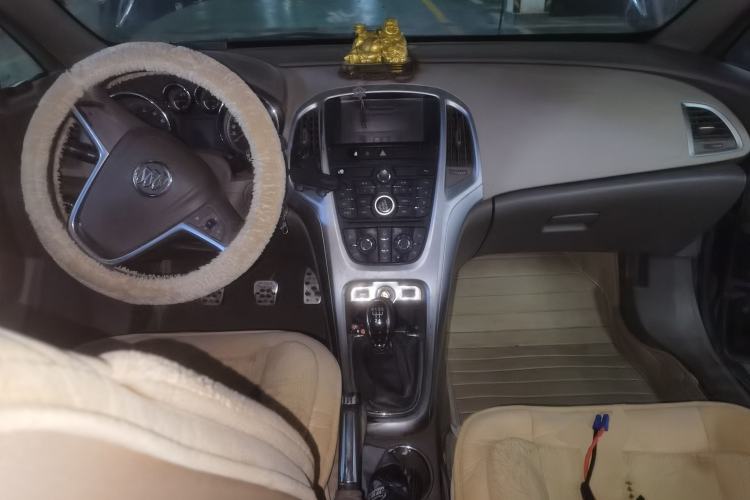 Used Buick GT 2013 GT 1.6L Manual Entry-Level Model Center Console