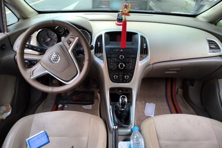 Used Buick GT 2013 GT 1.6L Manual Entry-Level Model Center Console
