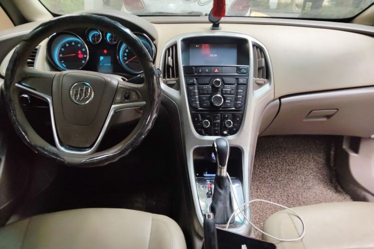 Used Buick GT 2013 GT 1.6L Automatic Fashion Edition Center Console