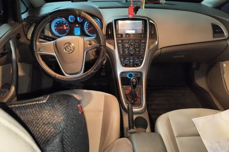 Used Buick GT 2013 GT 1.6L Manual Entry-Level Model Center Console