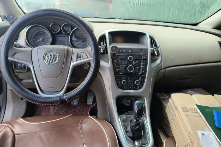 Used Buick GT 2013 GT 1.6L Manual Entry-Level Model Center Console