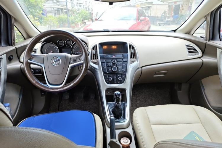Used Buick GT 2013 GT 1.6L Manual Entry-Level Model Center Console