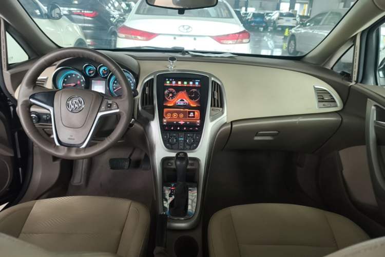 Used Buick GT 2013 GT 1.6L Automatic Fashion Edition Center Console