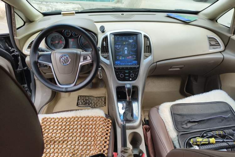 Used Buick GT 2013 GT 1.6L Automatic Fashion Edition Center Console