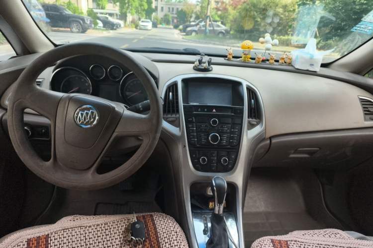 Used Buick GT 2013 GT 1.6L Automatic Comfort Edition Center Console