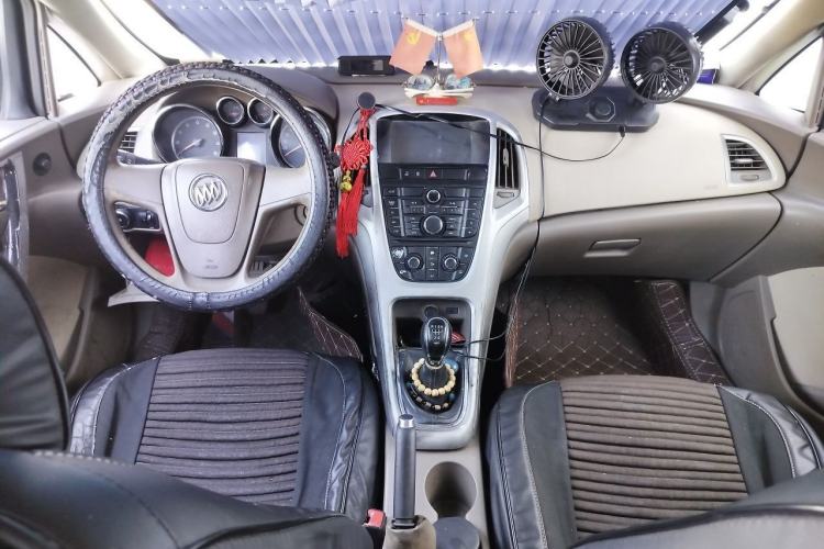Used Buick GT 2013 GT 1.6L Manual Comfort Edition Center Console