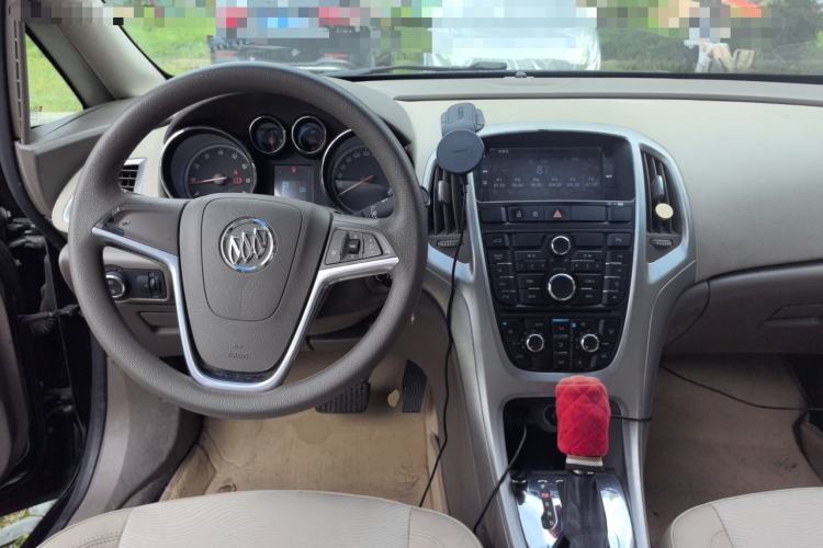 Used Buick GT 2013 GT 1.6L Automatic Fashion Edition Center Console