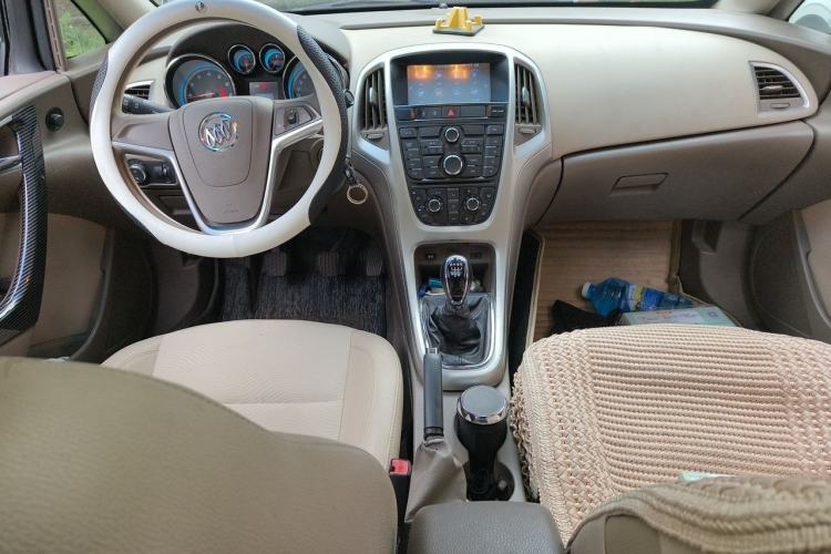 Used Buick GT 2013 GT 1.6L Manual Entry-Level Model Center Console