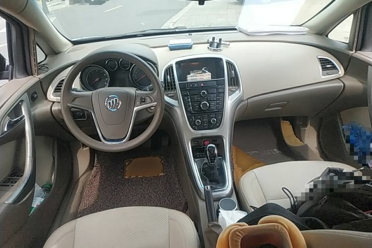Used Buick GT 2013 GT 1.6L Manual Entry-Level Model Center Console
