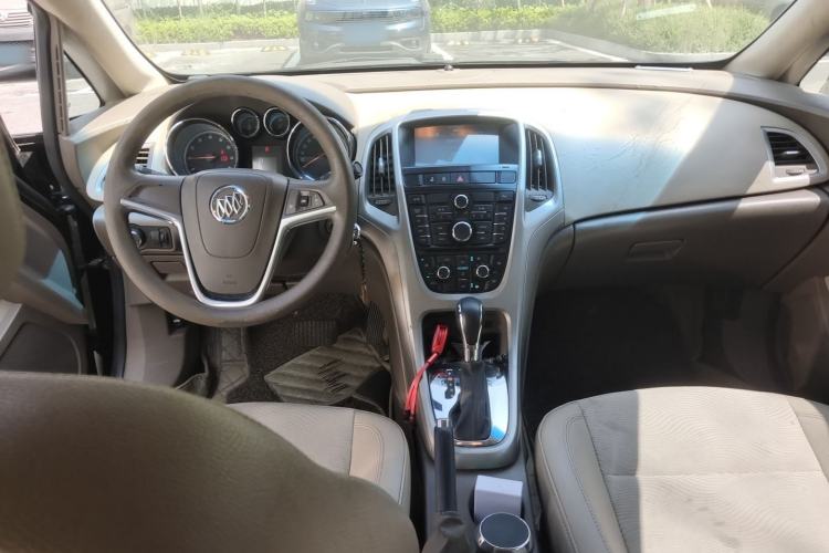 Used Buick GT 2013 GT 1.6L Automatic Fashion Edition Center Console