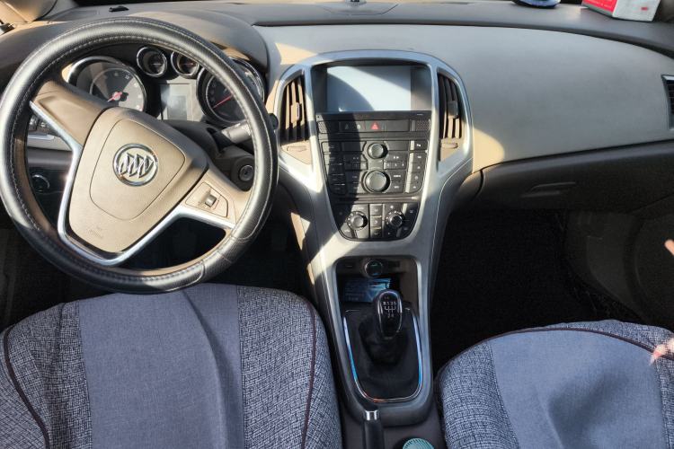 Used Buick GT 2013 GT 1.6L Manual Entry-Level Model Center Console