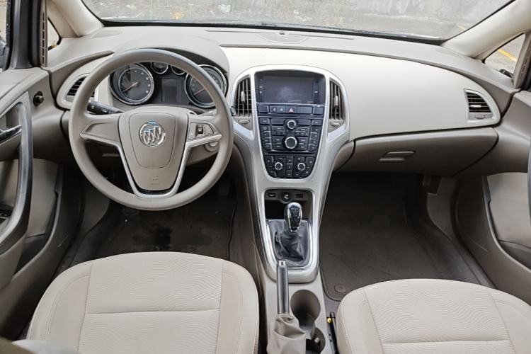 Used Buick GT 2013 GT 1.6L Manual Entry-Level Model Center Console