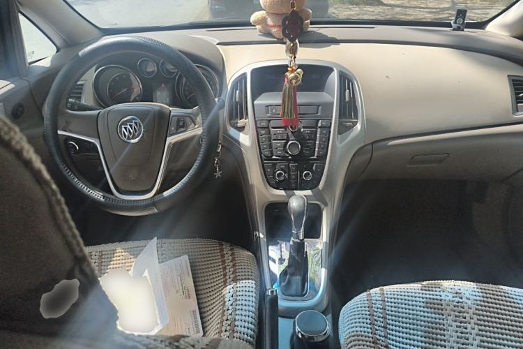 Used Buick GT 2013 GT 1.6L Automatic Fashion Edition Center Console