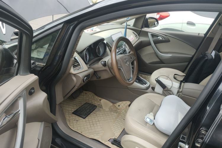 Used Buick GT 2013 GT 1.6L Automatic Fashion Edition Driver Seat