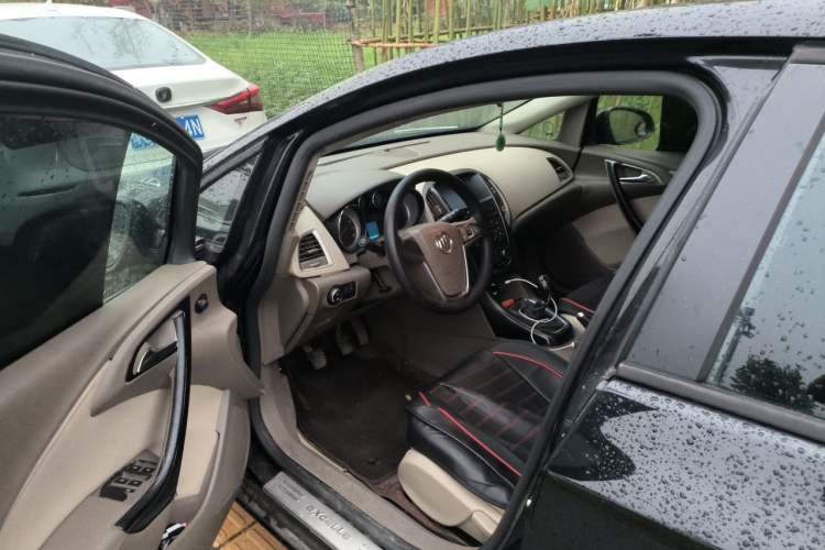 Used Buick GT 2013 GT 1.6L Manual Entry-Level Model Driver Seat