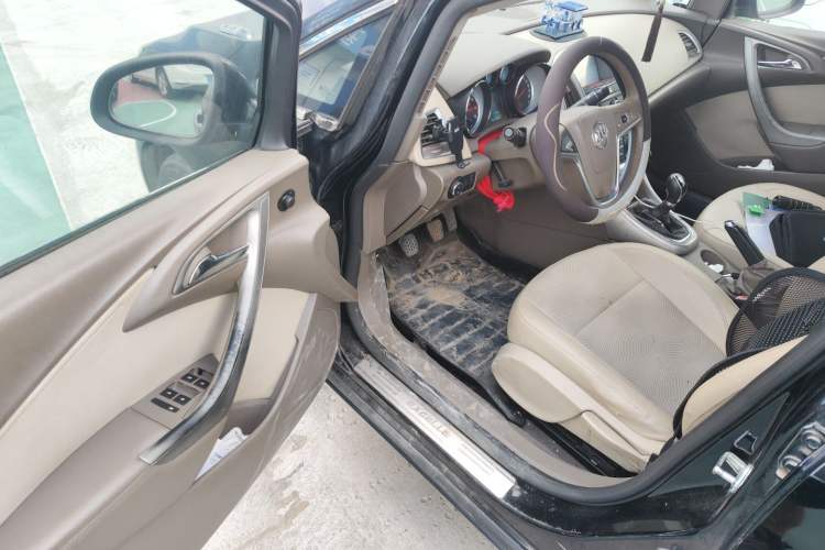 Used Buick GT 2013 GT 1.6L Manual Entry-Level Model Driver Seat
