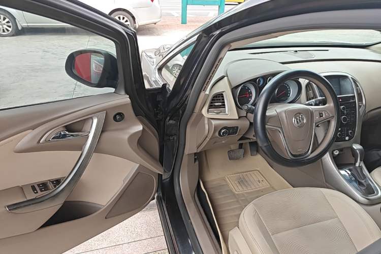 Used Buick GT 2013 GT 1.6L Automatic Fashion Edition Driver Seat
