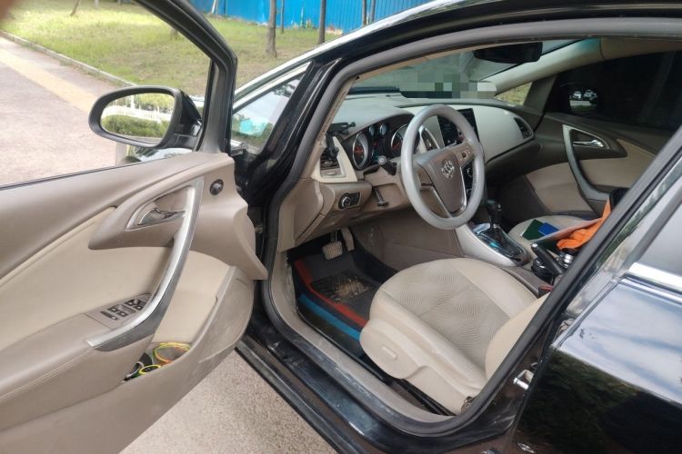 Used Buick GT 2013 GT 1.6L Automatic Fashion Edition Driver Seat